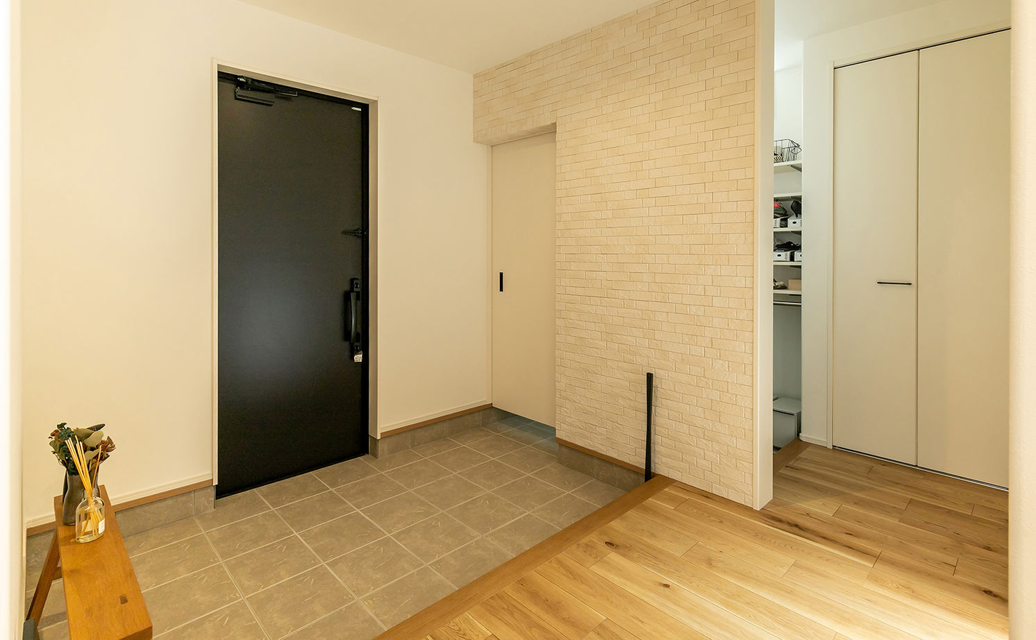 三昭堂 【岐阜市/平屋/間取り図/狭小間口】外に閉じ内に開くコの字型。南北に細長い土地でも家中陽光でいっぱい！の建築実例画像5