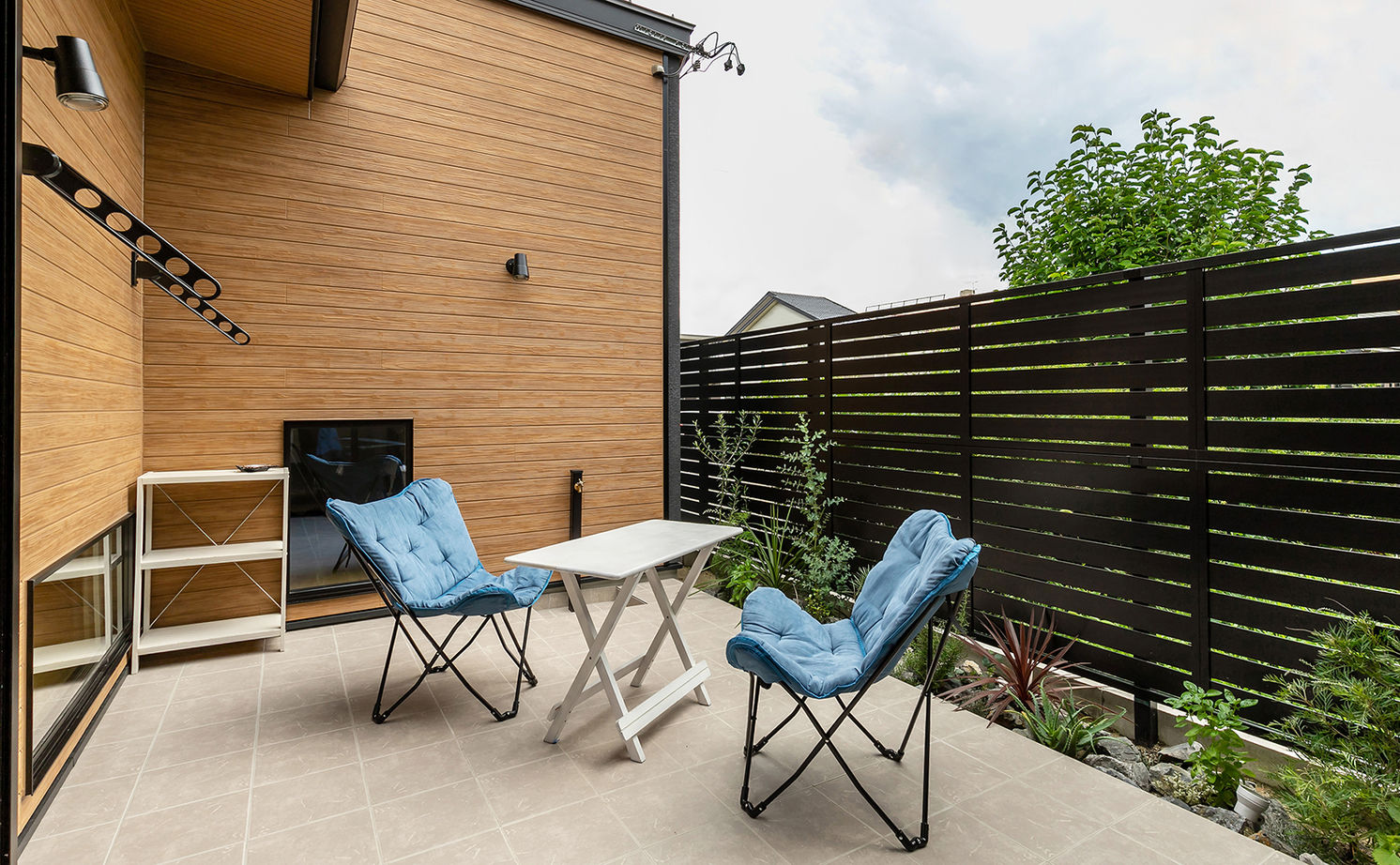 三昭堂 【岐阜市/平屋/間取り図/狭小間口】外に閉じ内に開くコの字型。南北に細長い土地でも家中陽光でいっぱい！の建築実例画像8