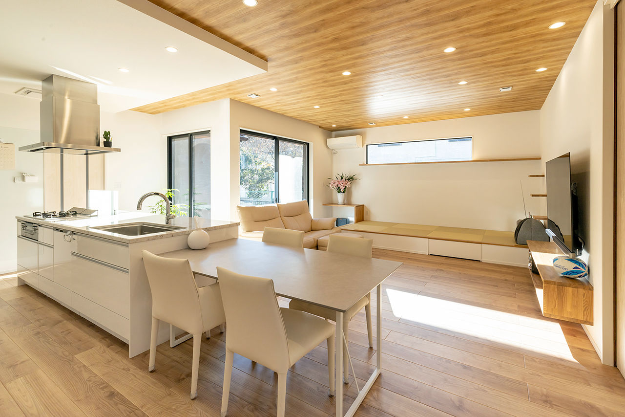 三昭堂 【愛知県知多郡/コの字型平屋/ペット】白い斜めの塗り壁がお洒落な、愛猫とも楽しく暮らす機能的な平屋の建築実例画像3