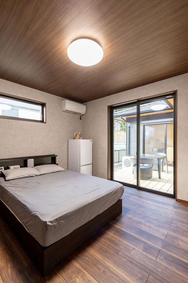 三昭堂 【愛知県知多郡/コの字型平屋/ペット】白い斜めの塗り壁がお洒落な、愛猫とも楽しく暮らす機能的な平屋の建築実例画像7