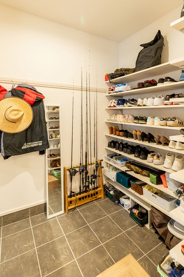 三昭堂 【愛知県知多郡/コの字型平屋/ペット】白い斜めの塗り壁がお洒落な、愛猫とも楽しく暮らす機能的な平屋の建築実例画像9