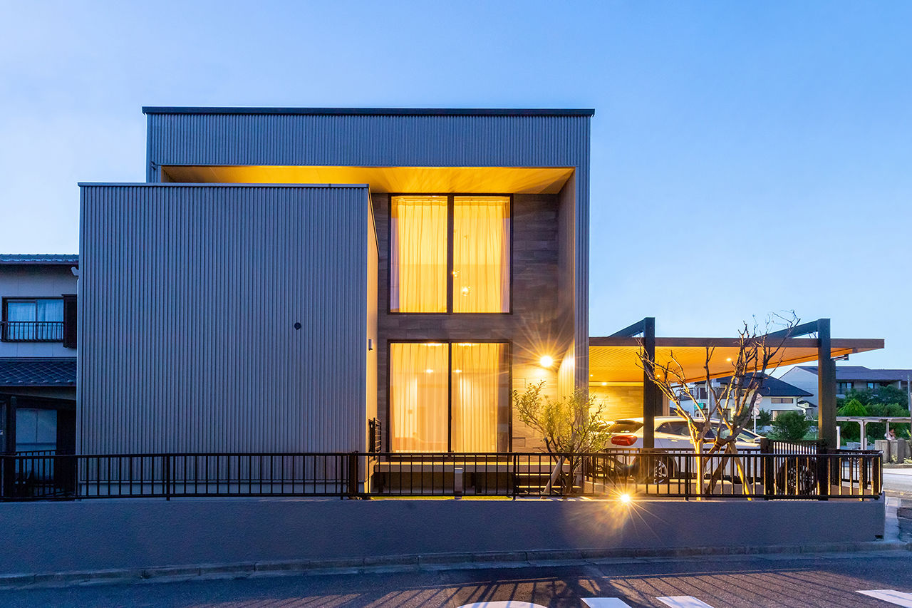 三昭堂 【愛知県/吹き抜け/ペット】キューブを組み合わせた造形美と吹き抜けを大窓が飾るホテルライクな住まいの建築実例画像3