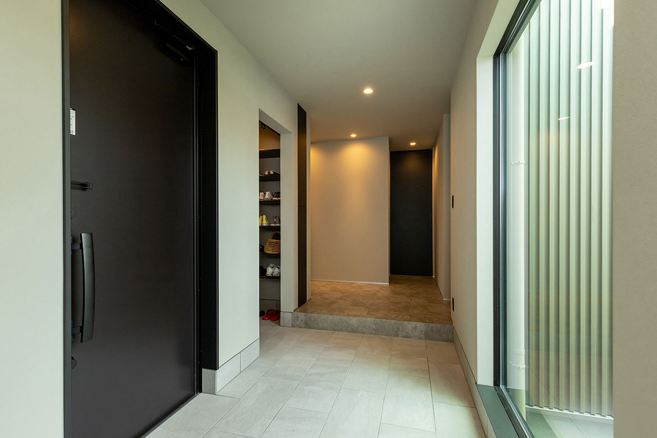 三昭堂 【愛知県/吹き抜け/ペット】キューブを組み合わせた造形美と吹き抜けを大窓が飾るホテルライクな住まいの建築実例画像4