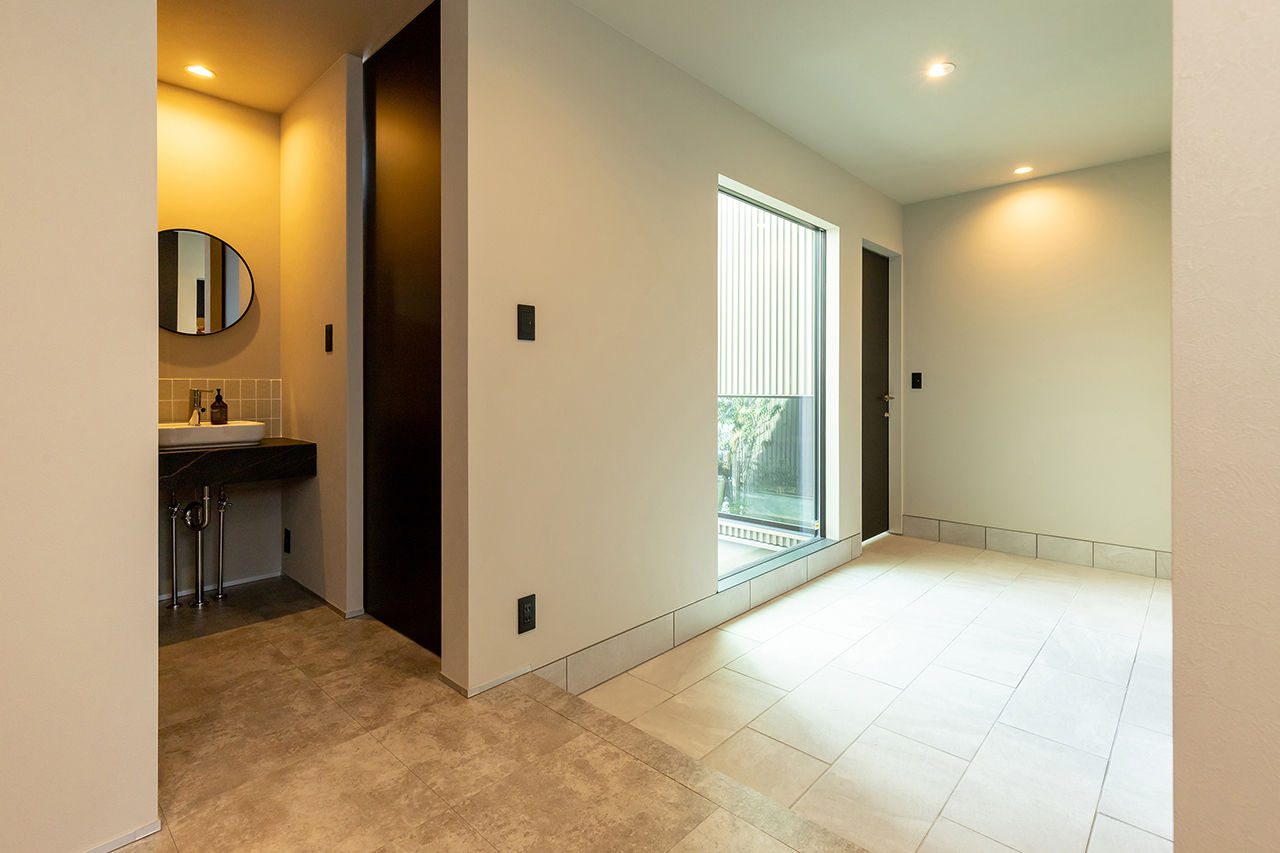 三昭堂 【愛知県/吹き抜け/ペット】キューブを組み合わせた造形美と吹き抜けを大窓が飾るホテルライクな住まいの建築実例画像5