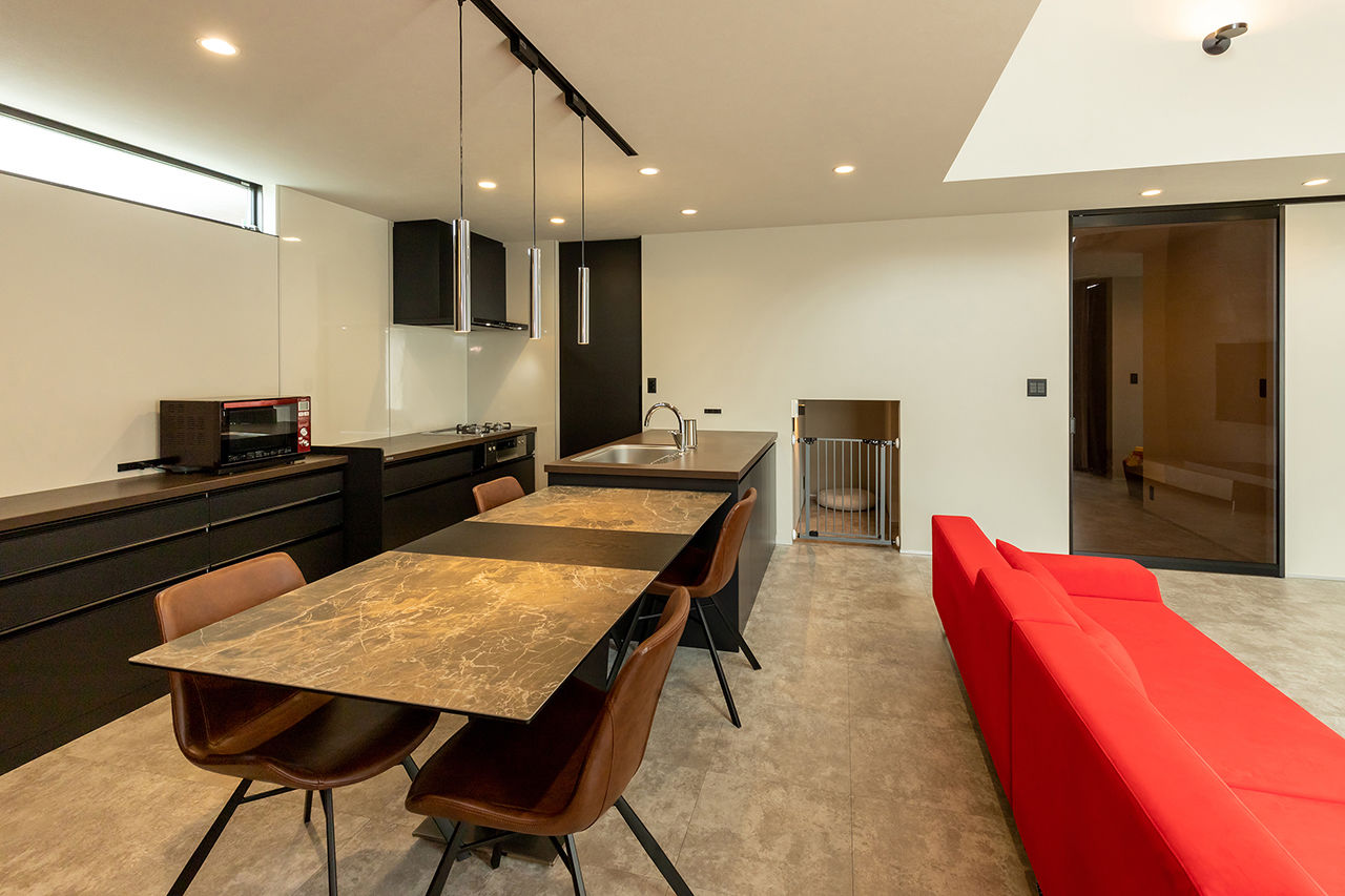 三昭堂 【愛知県/吹き抜け/ペット】キューブを組み合わせた造形美と吹き抜けを大窓が飾るホテルライクな住まいの建築実例画像8