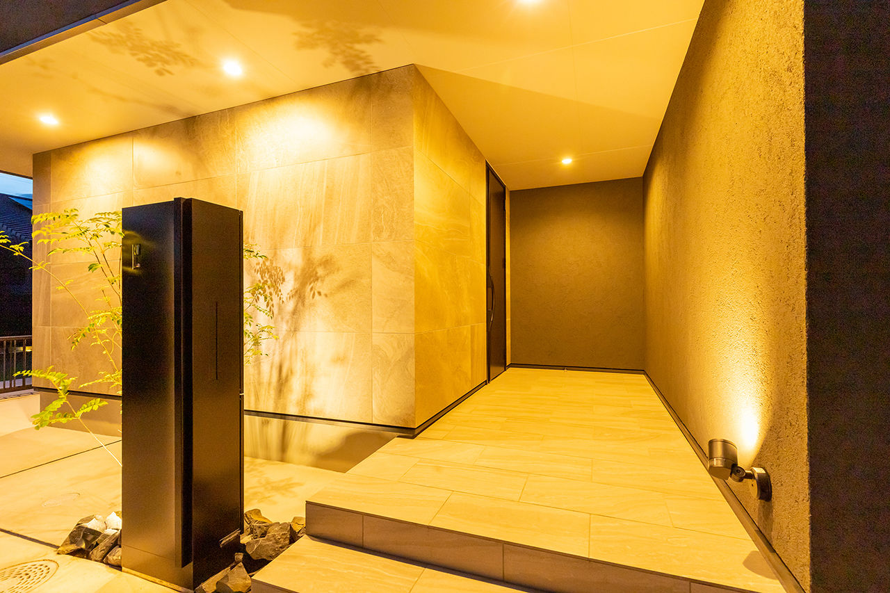 三昭堂 【稲沢市/20代/コの字型/ペット】感性に働きかける展示場を参考に、20代で建てたCool Designの半平屋の建築実例画像2