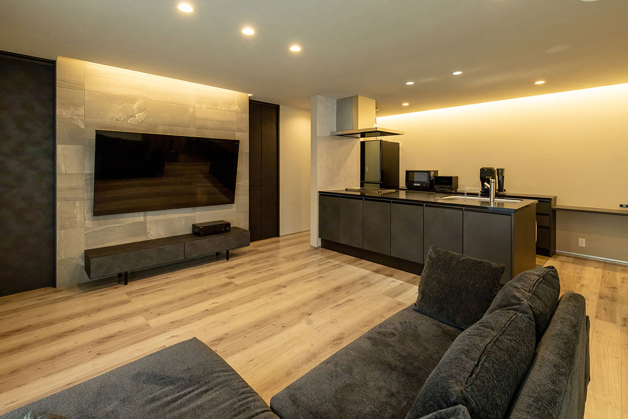 三昭堂 【稲沢市/20代/コの字型/ペット】感性に働きかける展示場を参考に、20代で建てたCool Designの半平屋の建築実例画像5