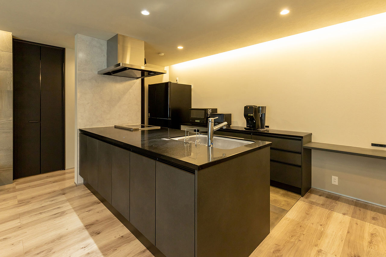 三昭堂 【稲沢市/20代/コの字型/ペット】感性に働きかける展示場を参考に、20代で建てたCool Designの半平屋の建築実例画像7