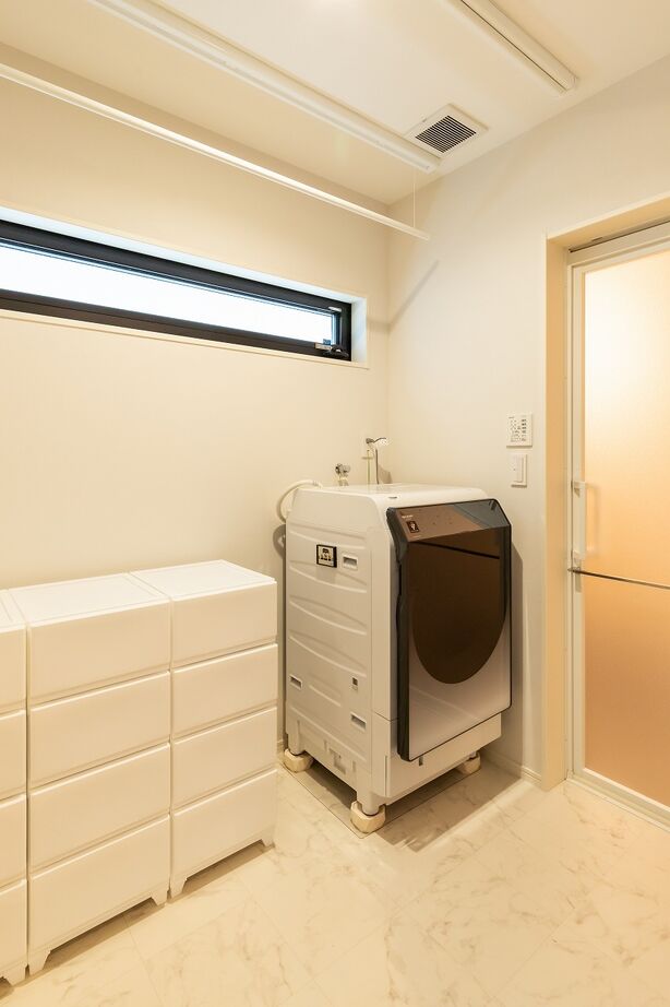 三昭堂 【名古屋市/2階LDK/店舗併用】片流れ屋根と縦ラインのガルバが印象的な接骨院併用住宅の建築実例画像7