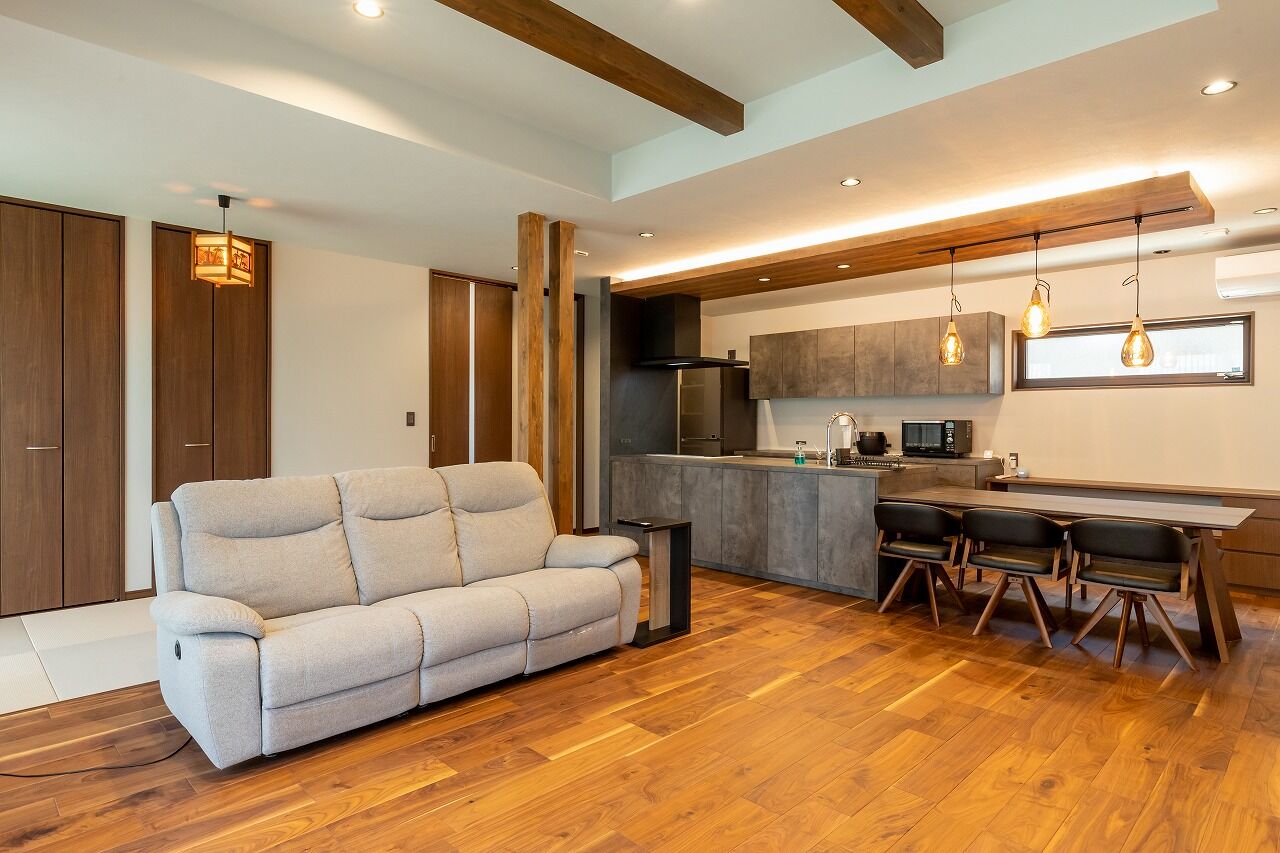 三昭堂 【一宮市/回遊動線/ランドリースペース】外壁タイルが目を惹くナチュラルで心地よい寄棟屋根の家の建築実例画像3