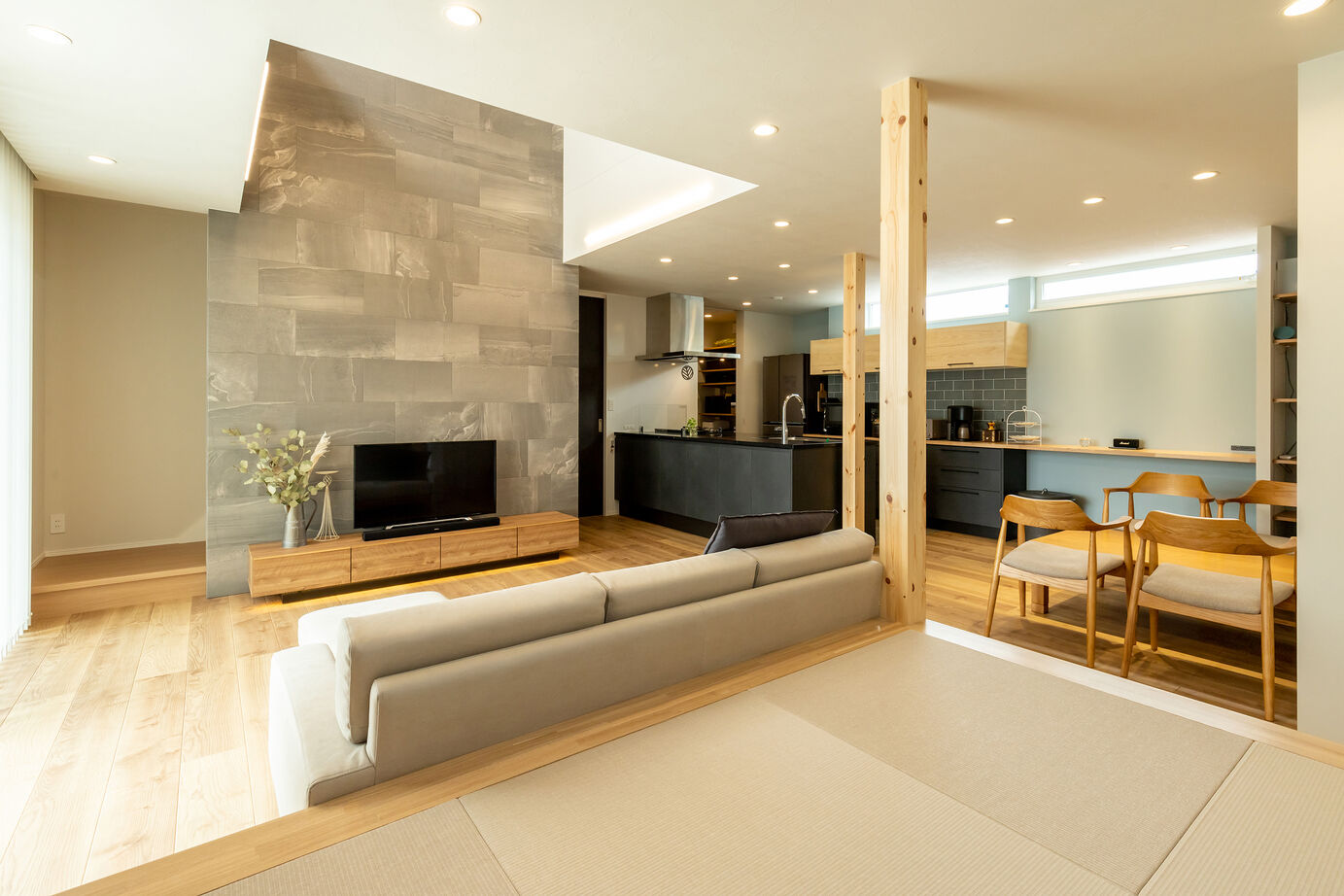 三昭堂 【春日井市/吹き抜け/ペット】プライベートバルコニーを愉しむ家の建築実例画像3