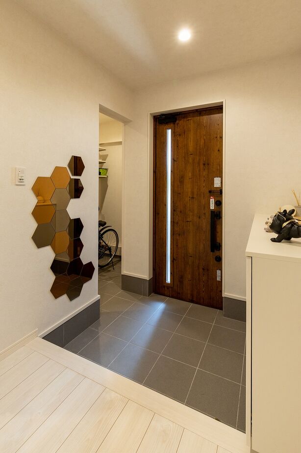 三昭堂 【稲沢市/快適動線/タタミコーナー】四角が重なるモダンな住まいの建築実例画像4