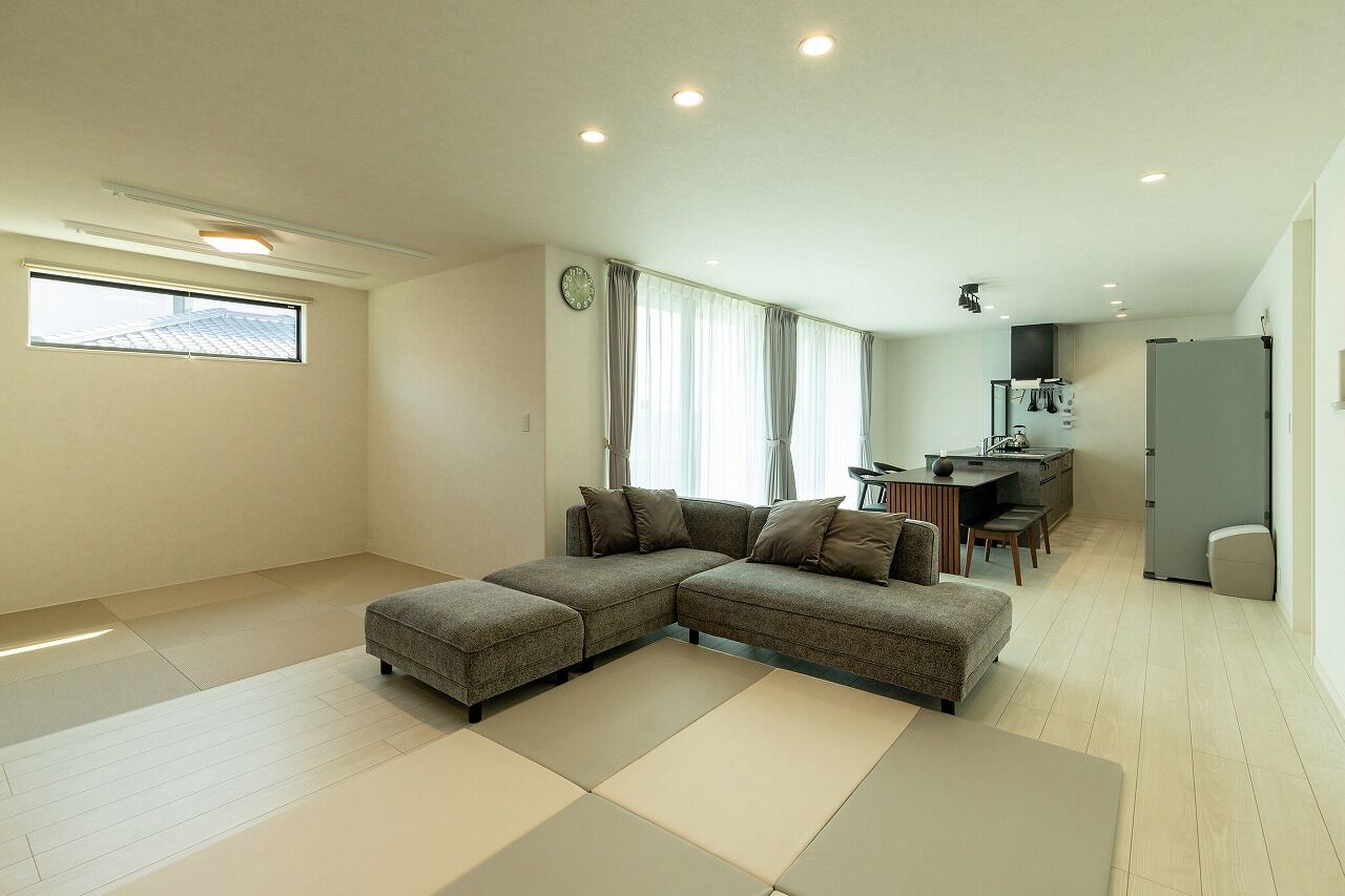 三昭堂 【稲沢市/快適動線/タタミコーナー】四角が重なるモダンな住まいの建築実例画像5