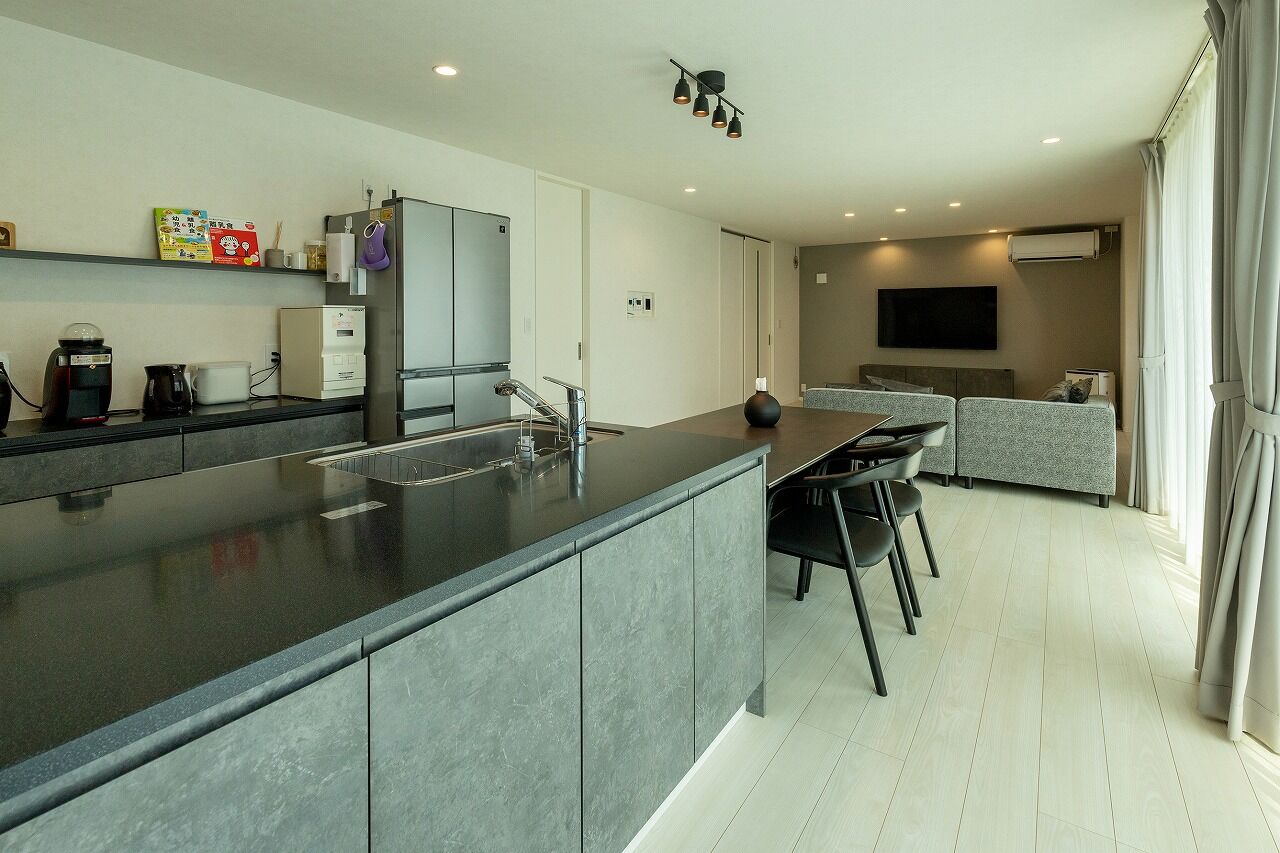 三昭堂 【稲沢市/快適動線/タタミコーナー】四角が重なるモダンな住まいの建築実例画像7