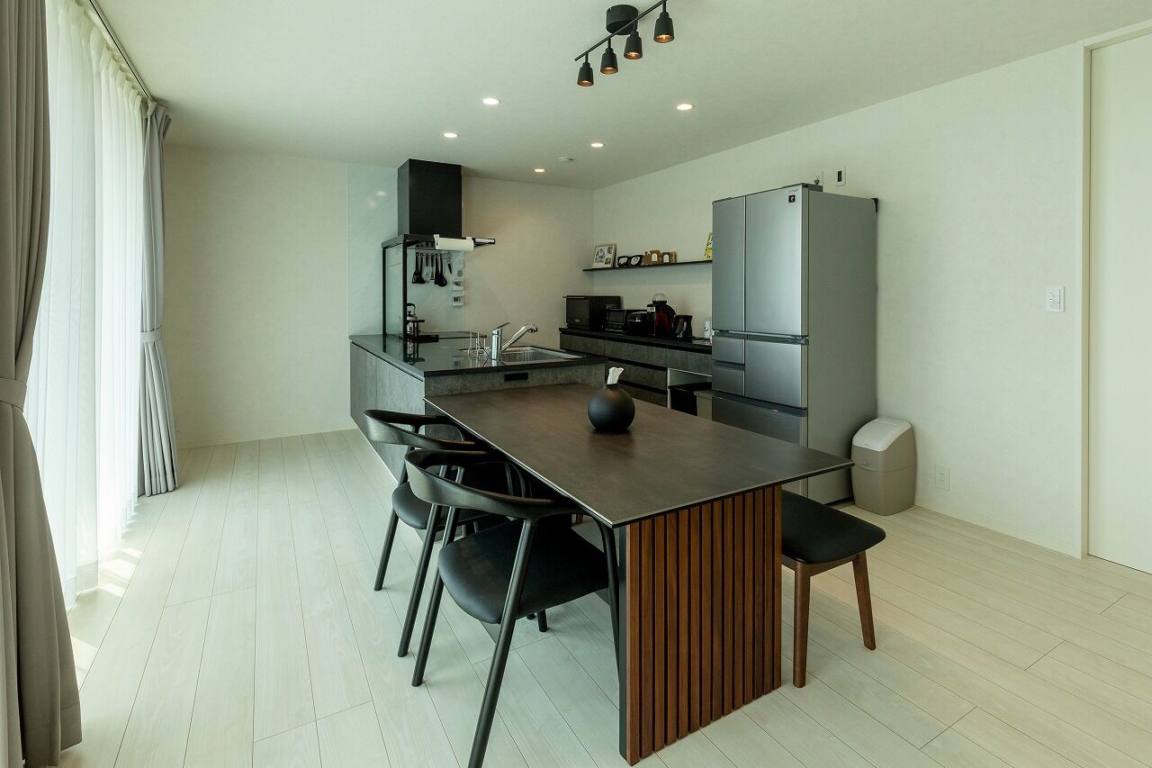 三昭堂 【稲沢市/快適動線/タタミコーナー】四角が重なるモダンな住まいの建築実例画像8