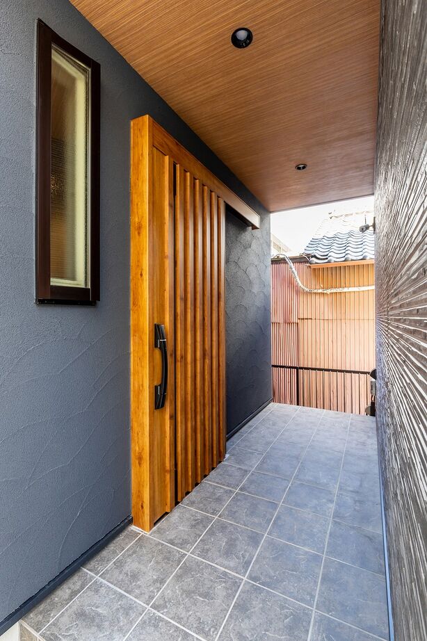 三昭堂 【名古屋市/2階LDK/和室】黒の塗り壁が印象的な家の建築実例画像2