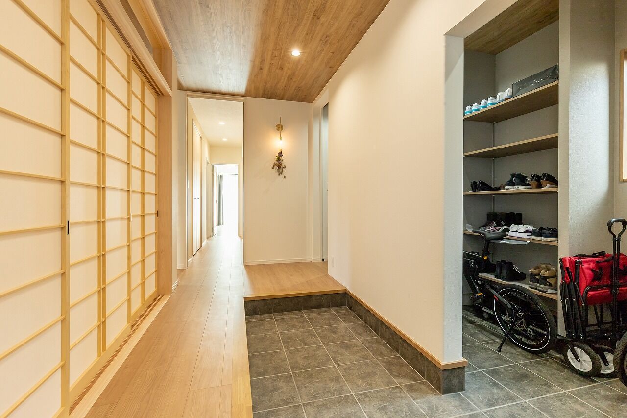 三昭堂 【名古屋市/2階LDK/和室】黒の塗り壁が印象的な家の建築実例画像3