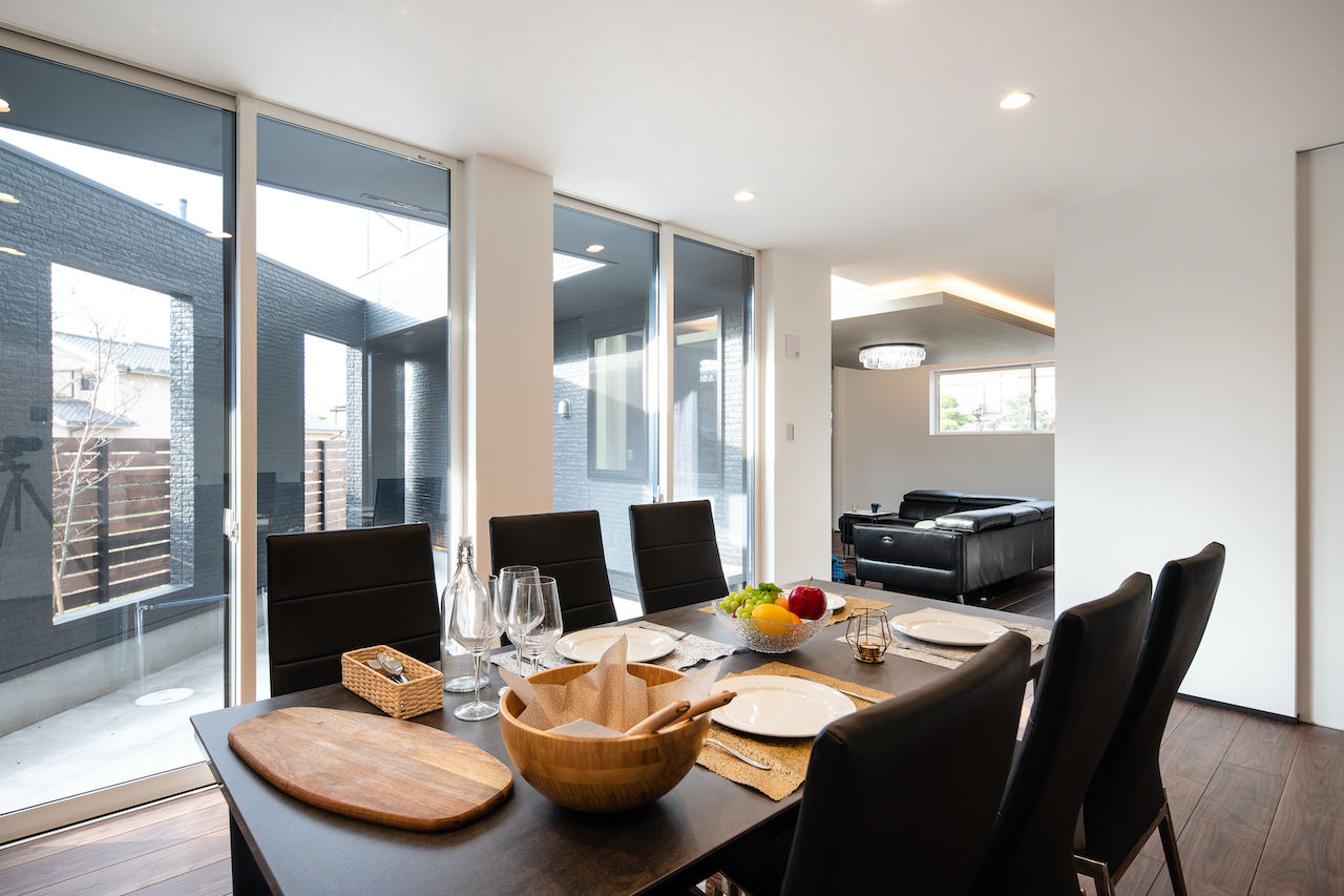 ビクトリーホーム 【3579万円/変形地/中庭/バルコニー/二世帯住宅】三角形の土地を活かす、おしゃれでプライベートな注文住宅の建築実例画像2