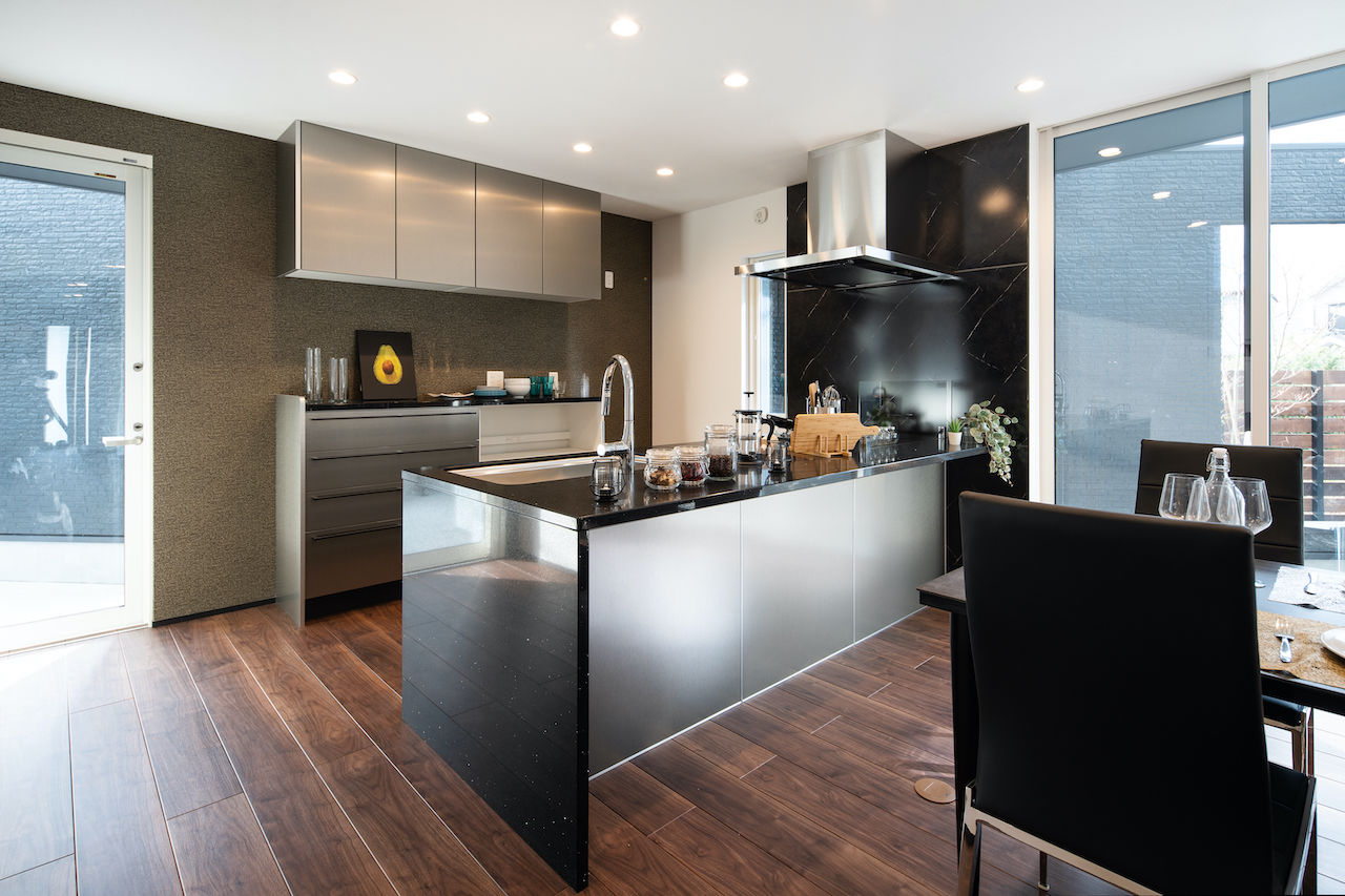 ビクトリーホーム 【3579万円/変形地/中庭/バルコニー/二世帯住宅】三角形の土地を活かす、おしゃれでプライベートな注文住宅の建築実例画像3