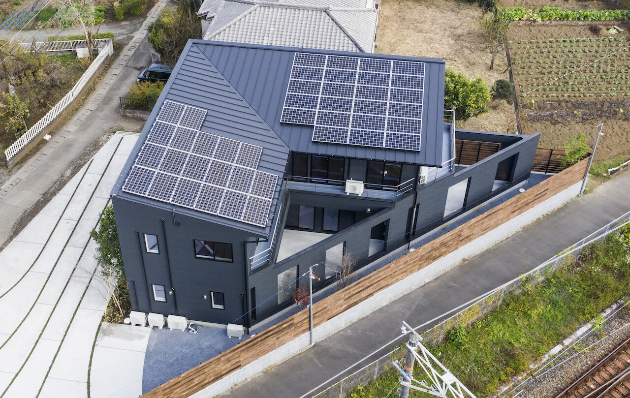 ビクトリーホーム 【3579万円/変形地/中庭/バルコニー/二世帯住宅】三角形の土地を活かす、おしゃれでプライベートな注文住宅の建築実例画像6