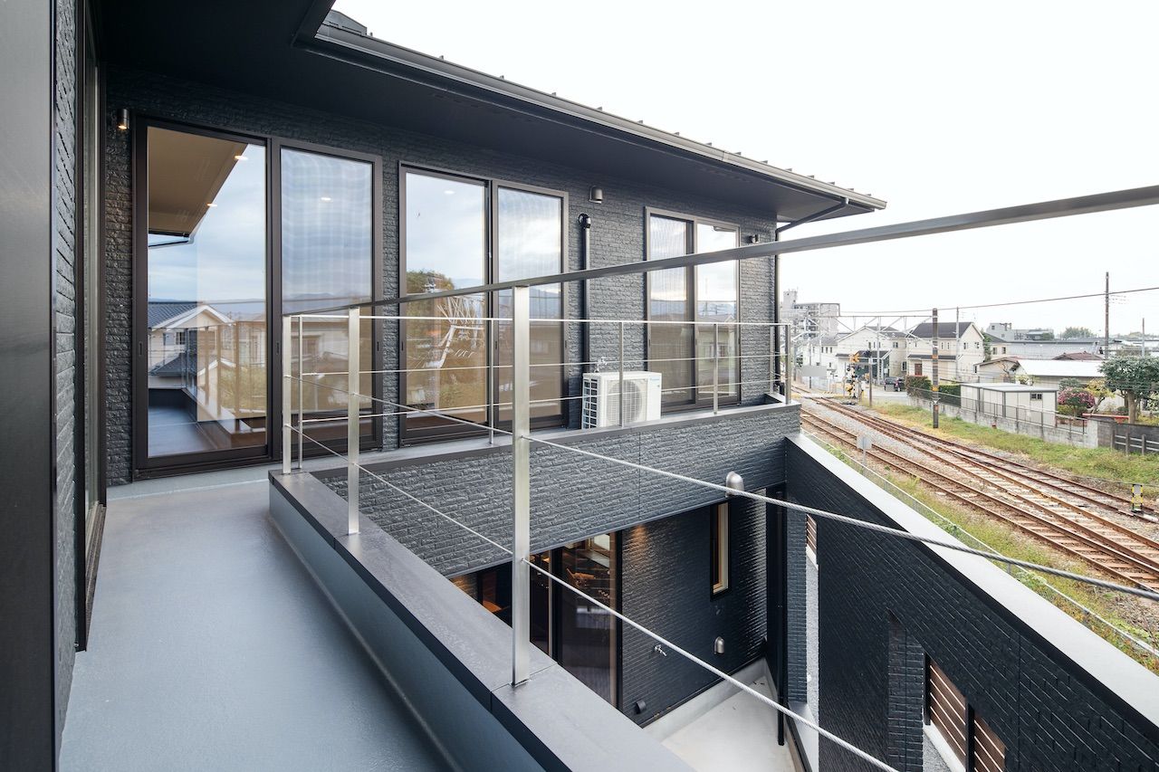 ビクトリーホーム 【3579万円/変形地/中庭/バルコニー/二世帯住宅】三角形の土地を活かす、おしゃれでプライベートな注文住宅の建築実例画像7