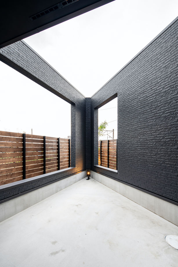 ビクトリーホーム 【3579万円/変形地/中庭/バルコニー/二世帯住宅】三角形の土地を活かす、おしゃれでプライベートな注文住宅の建築実例画像9