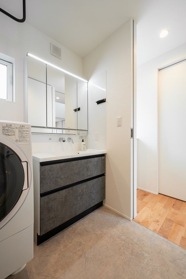 ビクトリーホーム 【2800万円台/吹き抜け/小上がり/ビルトインガレージ】素足で暮らしたくなる無垢×ガルバリウムの注文住宅の建築実例画像5