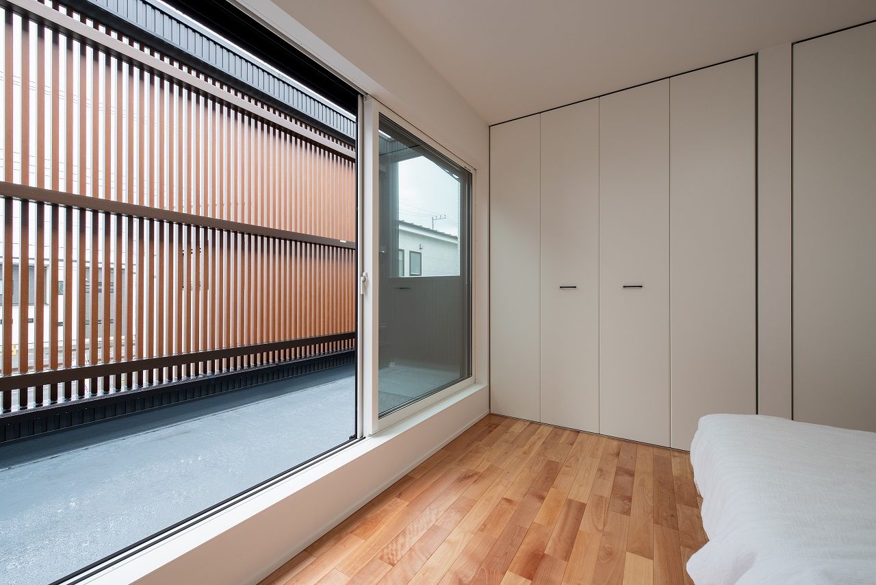 ビクトリーホーム 【2800万円台/吹き抜け/小上がり/ビルトインガレージ】素足で暮らしたくなる無垢×ガルバリウムの注文住宅の建築実例画像7