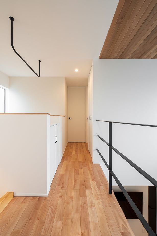 ビクトリーホーム 【2800万円台/吹き抜け/小上がり/ビルトインガレージ】素足で暮らしたくなる無垢×ガルバリウムの注文住宅の建築実例画像8