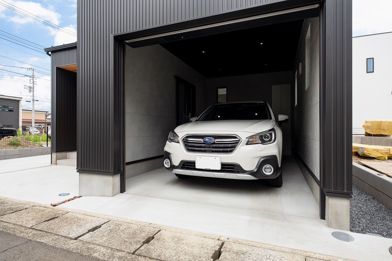 ビクトリーホーム 【2800万円台/吹き抜け/小上がり/ビルトインガレージ】素足で暮らしたくなる無垢×ガルバリウムの注文住宅の建築実例画像10