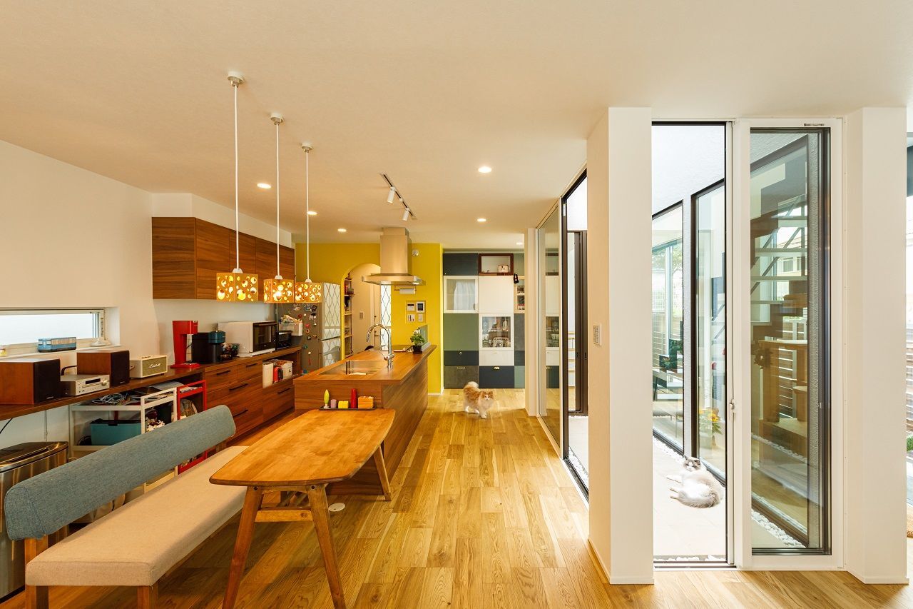 ビクトリーホーム 【2000万円台/キャットドア/バルコニー】猫と暮らす。広いリビングと吹き抜けの中庭がある開放的な注文住宅の建築実例画像3