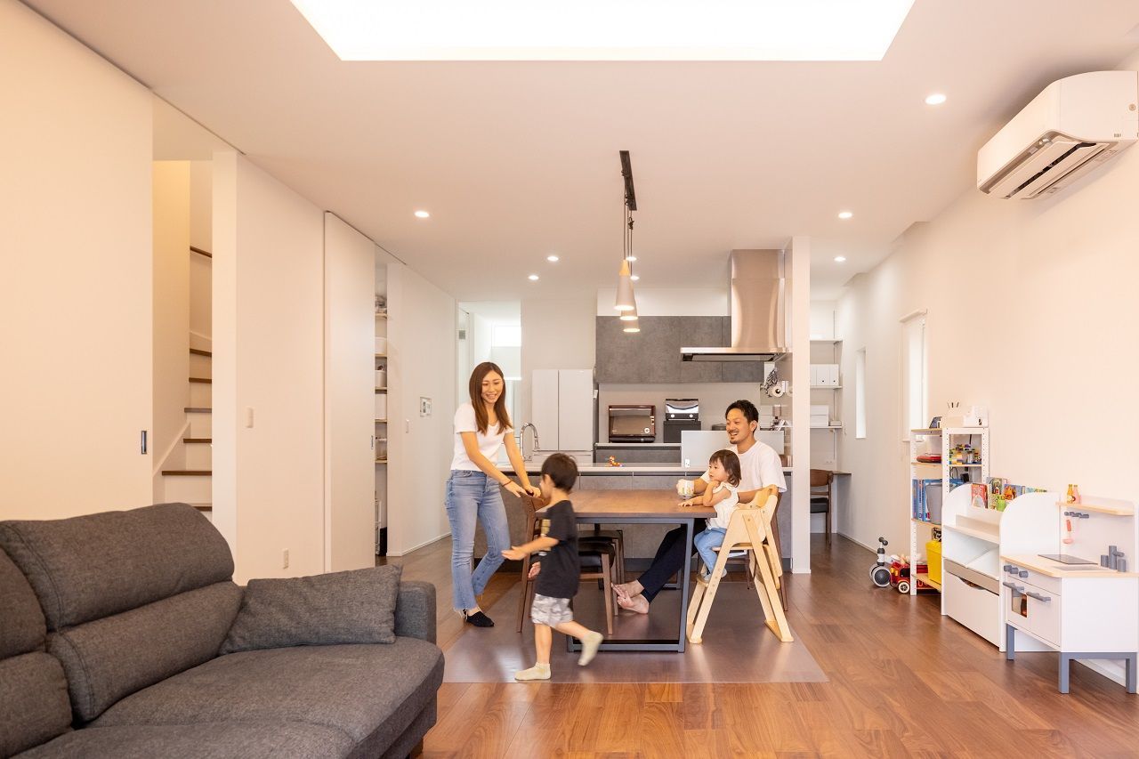 ビクトリーホーム 【2000万円台/36.8坪/土地探し/間取り図】家事楽な回遊動線に子どもがのびのびと過ごせる広いリビングの家の建築実例画像2