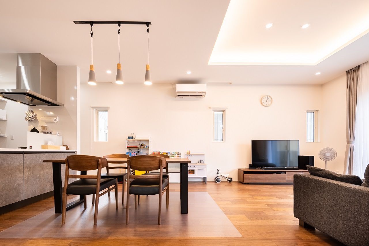 ビクトリーホーム 【2000万円台/36.8坪/土地探し/間取り図】家事楽な回遊動線に子どもがのびのびと過ごせる広いリビングの家の建築実例画像4