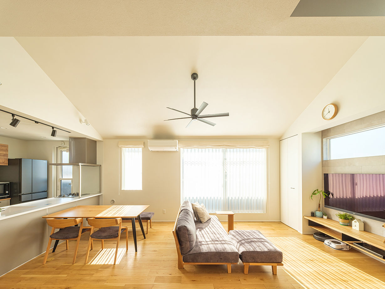 ビクトリーホーム 【2283万円/ロフト/充実収納/間取り図】家事をスムーズにする設計と勾配天井によるのびやかな2階LDKの家の建築実例画像2