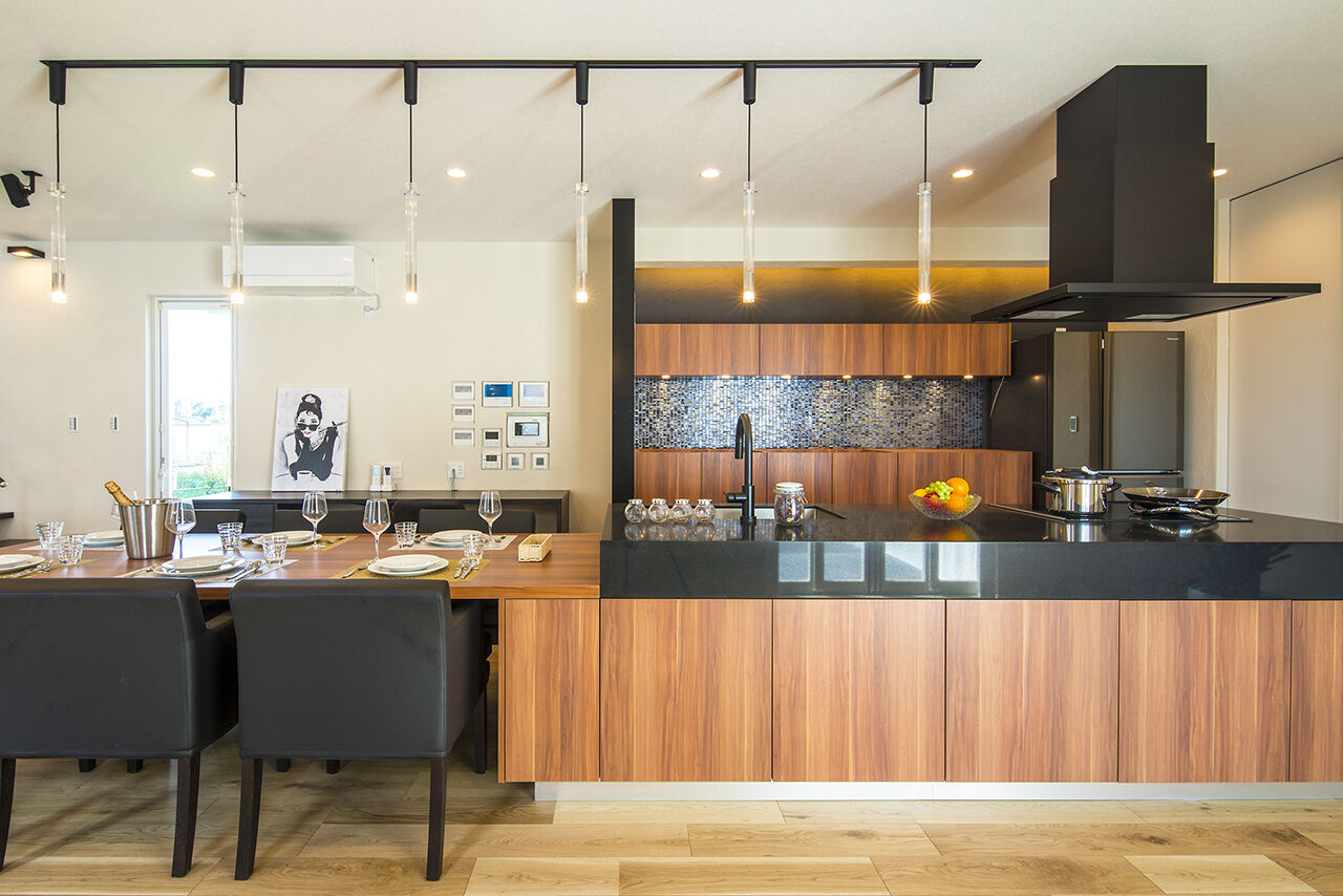 ビクトリーホーム 【8000万円台/ビルトインガレージ/間取り図あり】『非日常』がテーマ。本物のラグジュアリーに癒される。の建築実例画像3