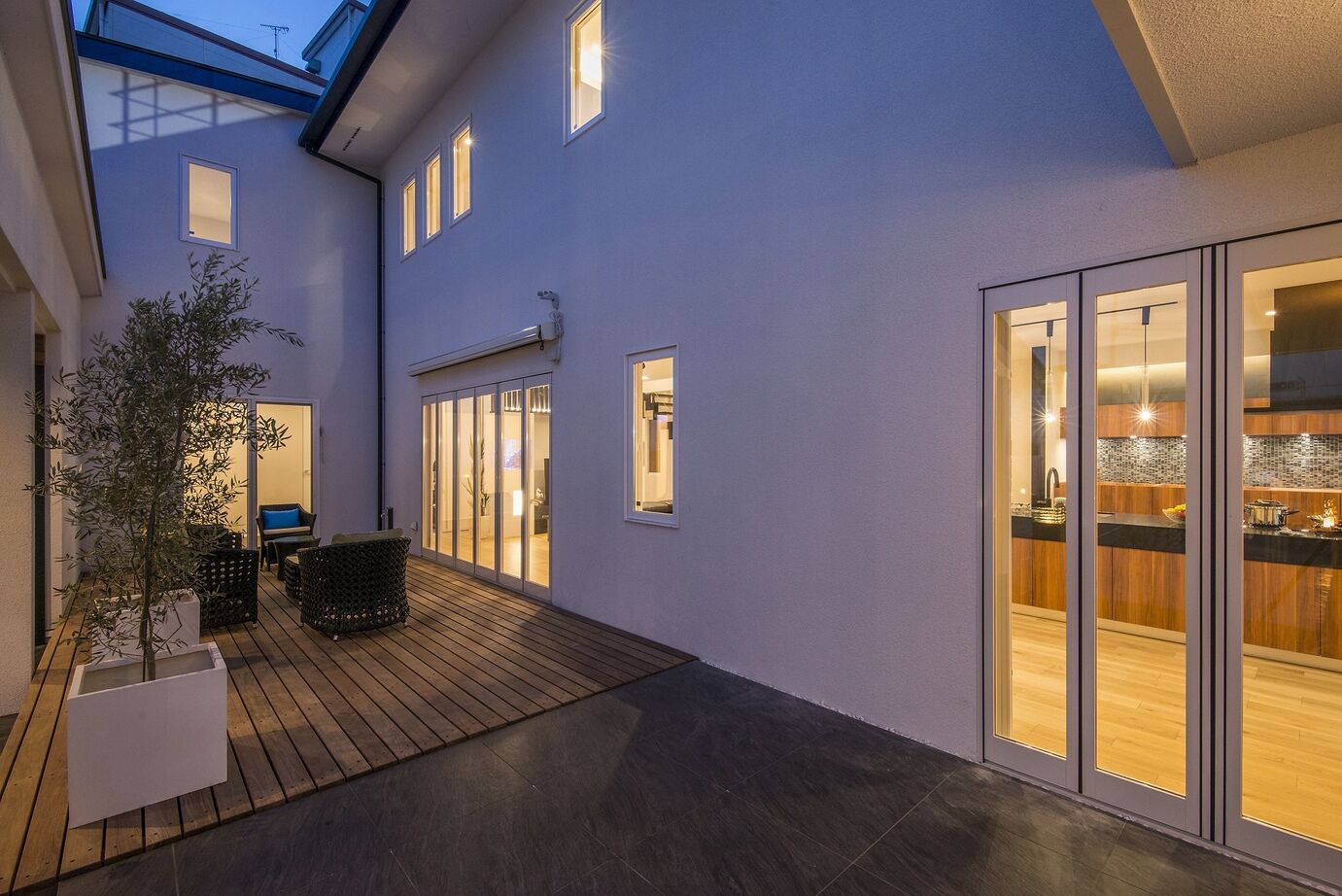 ビクトリーホーム 【8000万円台/ビルトインガレージ/間取り図あり】『非日常』がテーマ。本物のラグジュアリーに癒される。の建築実例画像8