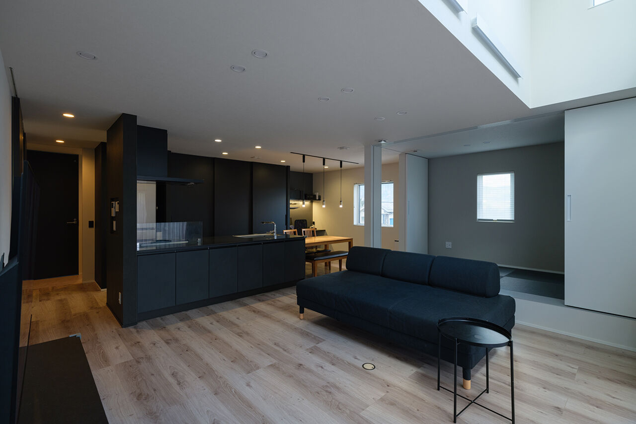 ビクトリーホーム 【2000万円台/吹き抜け/長期優良住宅】スタイリッシュなデザインに、家事をラクにする工夫満載の住まいの建築実例画像2