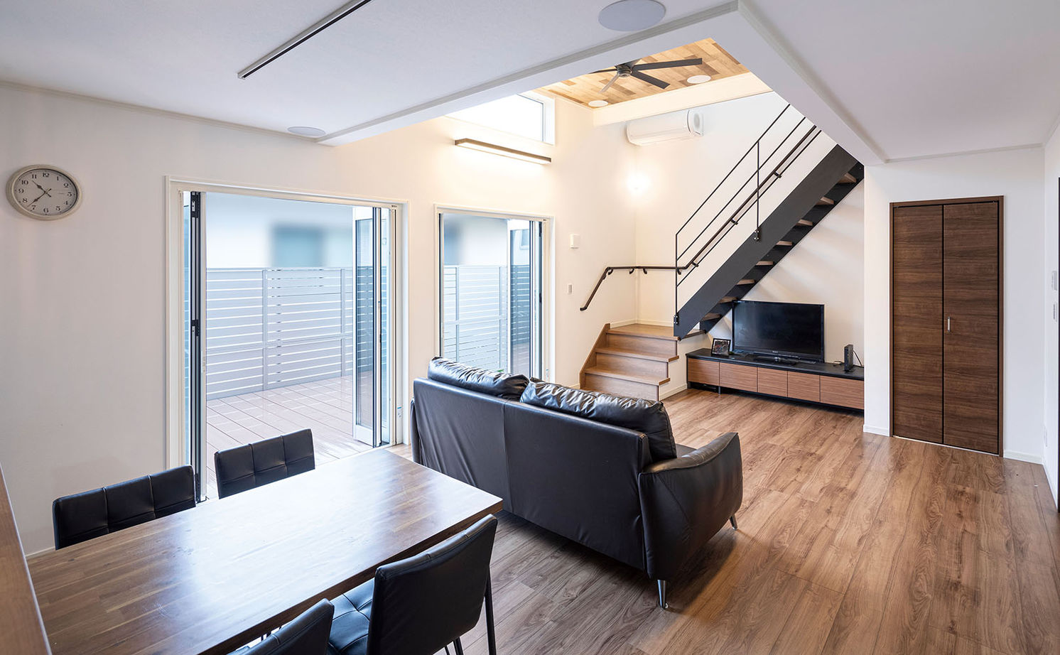 アークホーム　一級建築士事務所 【1000万円台/吹き抜け/間取り図有】家族との絆を深め、趣味も満喫！性能や価格も妥協せず叶えたマイホームの建築実例画像4