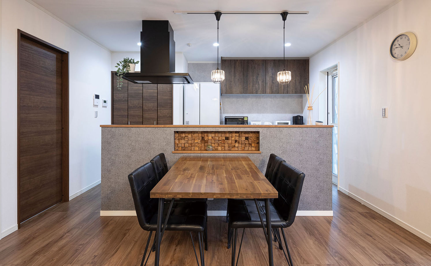 アークホーム　一級建築士事務所 【1000万円台/吹き抜け/間取り図有】家族との絆を深め、趣味も満喫！性能や価格も妥協せず叶えたマイホームの建築実例画像5