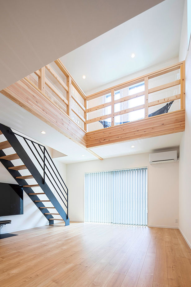 アークホーム　一級建築士事務所 【2000万円台/吹き抜け/間取り図有】ぬくもりと開放感いっぱいのLDKでのびのびと。20代で叶えた理想の家の建築実例画像2