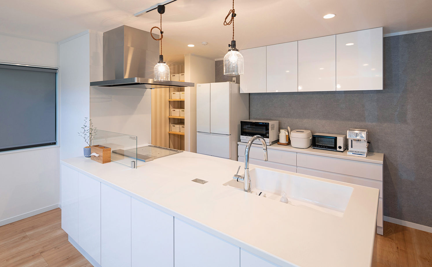 アークホーム　一級建築士事務所 【2000万円台/吹き抜け/間取り図有】ぬくもりと開放感いっぱいのLDKでのびのびと。20代で叶えた理想の家の建築実例画像4