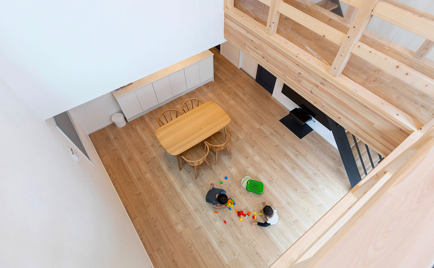 アークホーム　一級建築士事務所 【2000万円台/吹き抜け/間取り図有】ぬくもりと開放感いっぱいのLDKでのびのびと。20代で叶えた理想の家の建築実例画像7