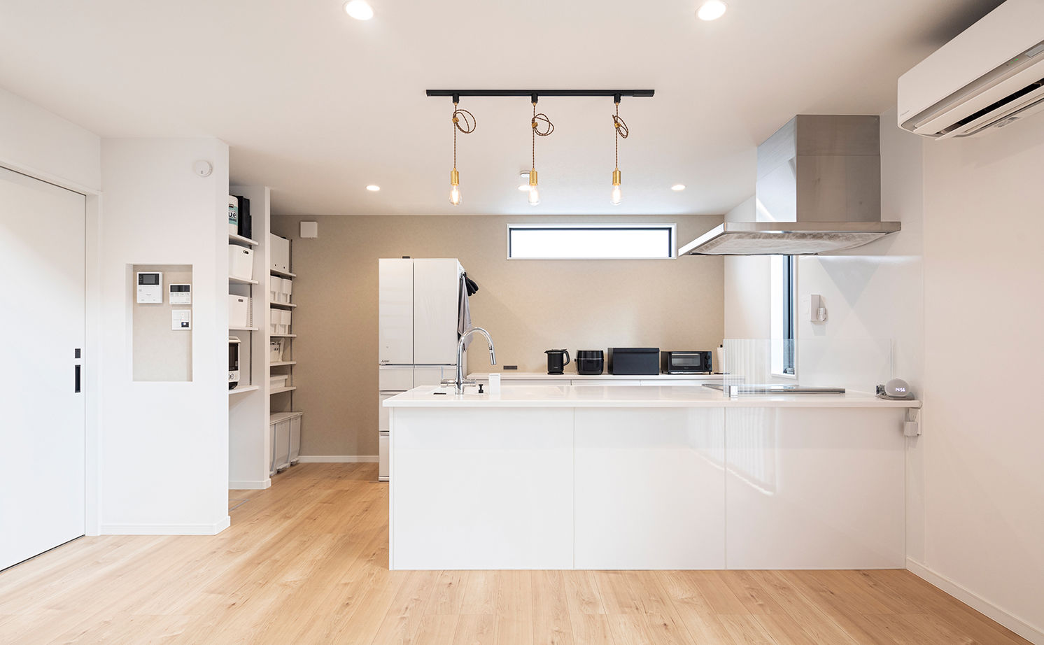 アークホーム　一級建築士事務所 【1000万円台/吹き抜け/間取り図有】標準仕様のスケルトン階段が映えるLDK。家事をラクにするプランも注目の建築実例画像6