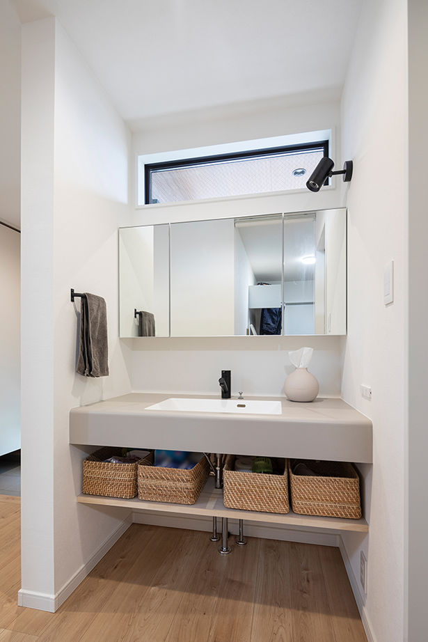 アークホーム　一級建築士事務所 【1000万円台/吹き抜け/間取り図有】標準仕様のスケルトン階段が映えるLDK。家事をラクにするプランも注目の建築実例画像9