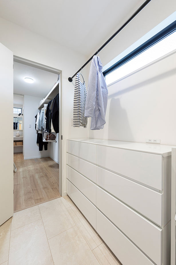 アークホーム　一級建築士事務所 【1000万円台/吹き抜け/間取り図有】標準仕様のスケルトン階段が映えるLDK。家事をラクにするプランも注目の建築実例画像10