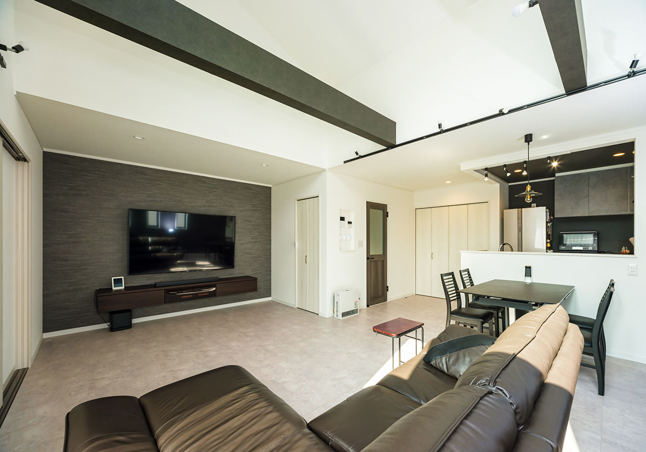 アークホーム　一級建築士事務所 【1000万円台/2階リビング/間取り図有】“隠す”収納で生活感をなくした、こだわりのスタイリッシュなLDKの建築実例画像3