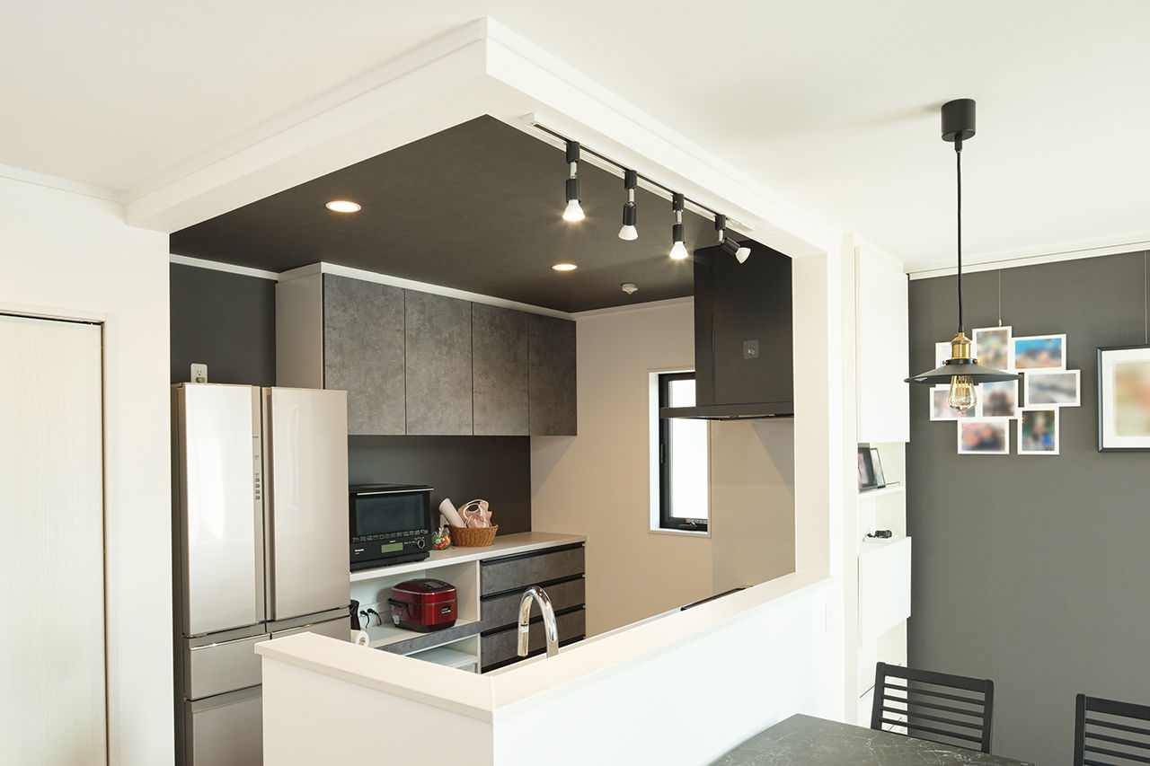 アークホーム　一級建築士事務所 【1000万円台/2階リビング/間取り図有】“隠す”収納で生活感をなくした、こだわりのスタイリッシュなLDKの建築実例画像4