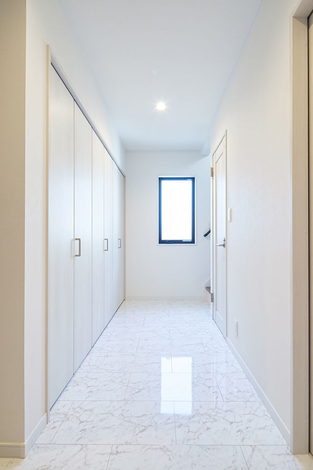 アークホーム　一級建築士事務所 【1000万円台/2階リビング/間取り図有】“隠す”収納で生活感をなくした、こだわりのスタイリッシュなLDKの建築実例画像6