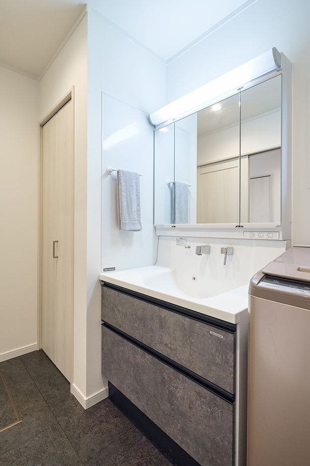 アークホーム　一級建築士事務所 【1000万円台/2階リビング/間取り図有】“隠す”収納で生活感をなくした、こだわりのスタイリッシュなLDKの建築実例画像8