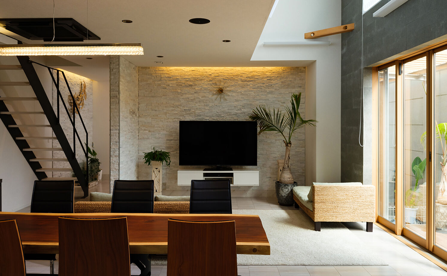 アークホーム　一級建築士事務所 【3000万円台/吹抜け/中庭/間取り図有】ライトコートで内と外をつないだ、自然の心地よさあふれる邸宅の建築実例画像4